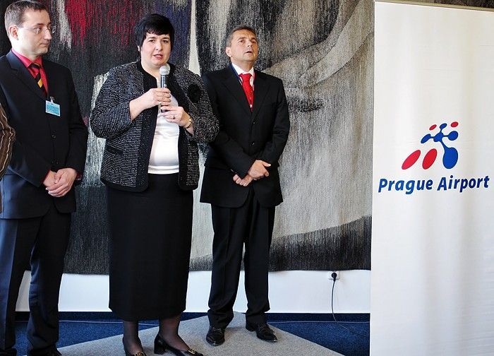 Letadlo s reklamou na Prahu