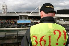Stovky policistů demonstrovaly, za platy