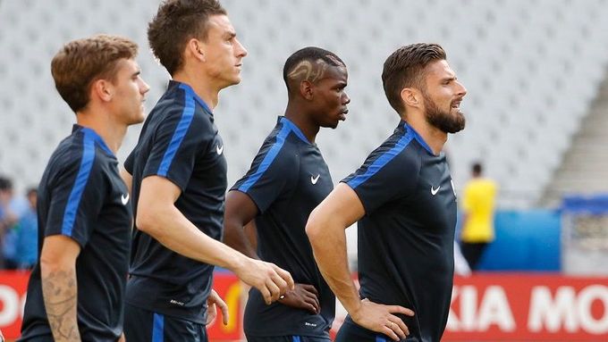 Griezmann, Koscieln, Pogba a Giroud na tréninku francouzské reprezentace.