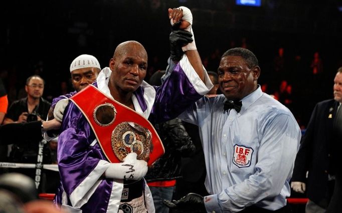 Bernard Hopkins vs. Tavoris Cloud