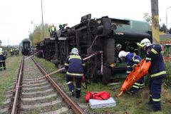 Záchranáři nacvičovali, jak vyprostit z vlaku 80 lidí