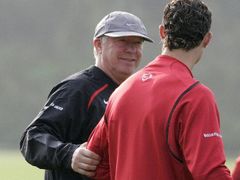 Cristiano Ronaldo a Alex Ferguson. Tajemství Sirova úspěchu tkví i v přístupu k hráčům a schopnosti vybrat si mladé talenty.