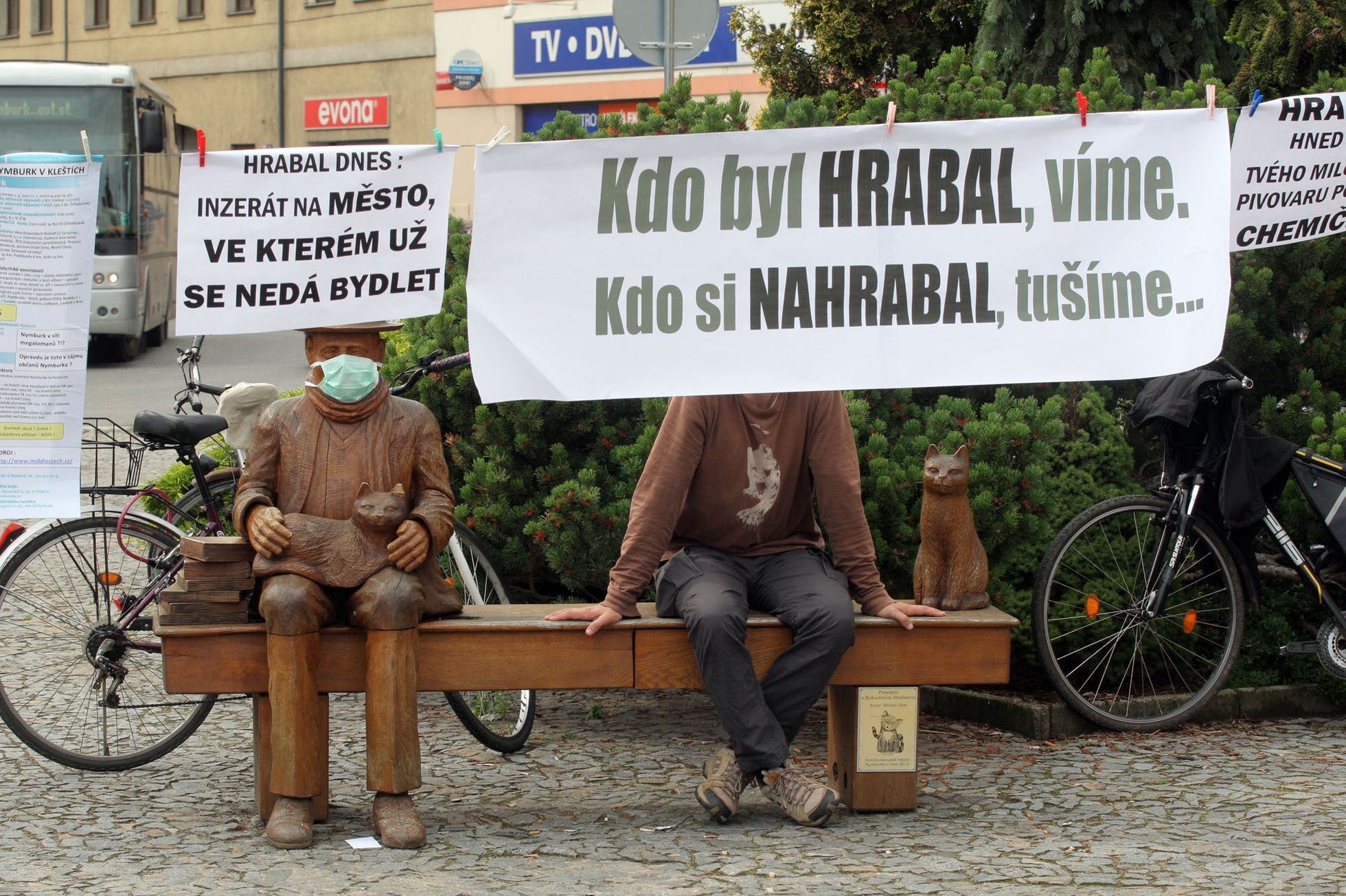 Demonstrace proti smradu v Nymburce