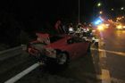 "Čtyřiatřicetiletá řidička nezvládla řízení a narazila do svodidel. Zůstala bez zranění, škoda ale bude zřejmě vysoká," řekl mluvčí brněnské policie Bohumil Malášek.