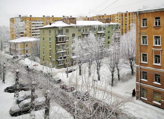 V zimě může být hezky i na sídlišti. Petrohrad, Rusko