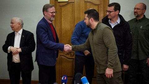 Fialův návrat z Kyjeva. Čeho premiér návštěvou dosáhl? Mikuláš Bek v DVTV