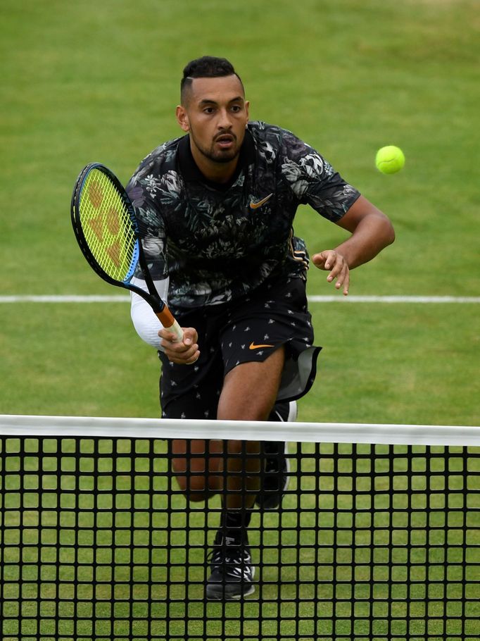 Nick Kyrgios při utkání v Queen's Clubu