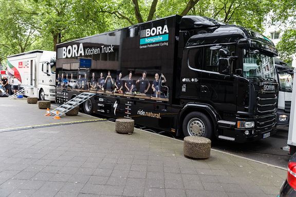 Kuchyňský truck stáje Bora. Navštívili jsme ho v Düsseldorfu před první etapou Tour de France.