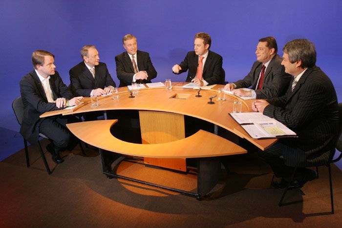 Předsedové stran v první povolební televizní debatě