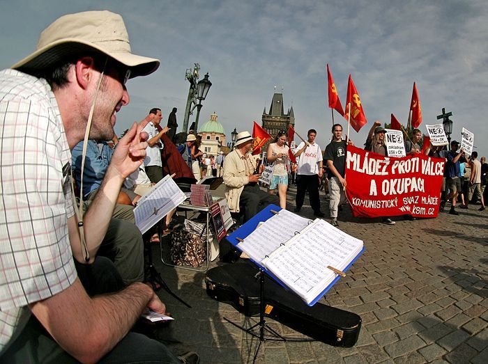 Demonstrace "NE základnám" na Václavském nám. - 04