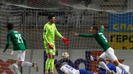 Evropská liga: Jablonec - Dynamo Kyjev, Davis Ikaunieks a Vladimír Jovovič oslavují gól do sítě Kyjeva.