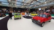 Jedním z hlavních motivů letošního ročníku výstavy Retromobile byla oslava padesáti let Renaultu 5. Francouzská automobilka při té příležitosti připravila stánek s nejrůznějšími podobami vozu, jehož středobodem byly čtyři kousky hned z počátku výroby. Vůz v zelené barvě byl nejstarší, verze L z roku 1972, naopak červený model GTL z roku 1980 byl nejmladší, ovšem šlo o jeden z prvních vyrobených vozů s pěticí dveří.