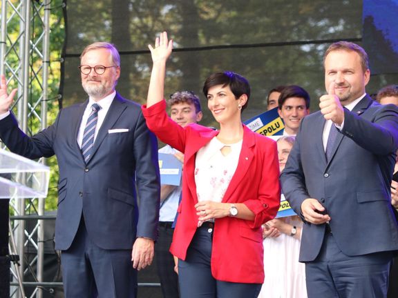 Petr Fiala, Martin Jurečka a Markéta Pekarová Adamová jako lídři koalice Spolu zdraví své příznivce na předvolební akci na konci srpna 2022.