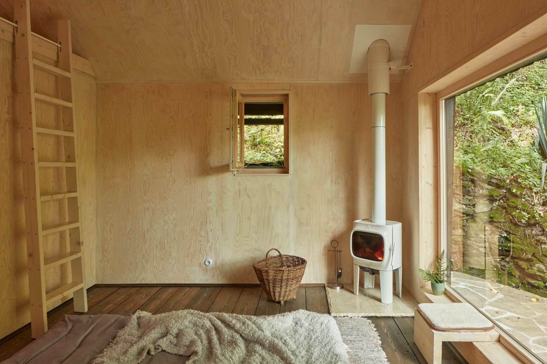 chata na vodopádu, bydlení, chata, chalupa, příroda, ubytování