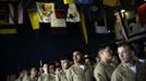 U.S. Marines prepare to line up and stand at the rails of the USS Wasp as the amphibious assault ship enters the New York Harbor for Fleet Week May 23, 2012. REUTERS/Keith Bedford (UNITED STATES - Tags: MILITARY SOCIETY MARITIME) Published: Kvě. 23, 2012, 7:37 odp.