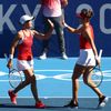 Viktorija Golubicová a Belinda Bencicová ve finále na OH 2020 proti  Barboře Krejčíkové