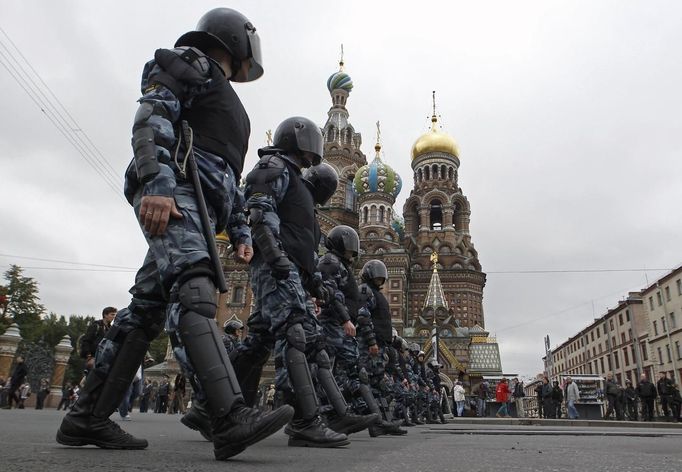 Policie během opozičních protestů v St. Petersburgu, 15. září 2012