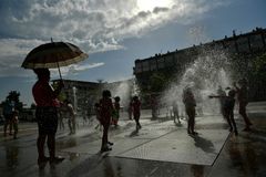 Evropu trápí vlna veder. V Itálii bylo 43 stupňů. Příliš horko, stěžoval si i papež