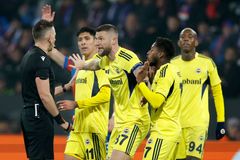 Plzeň sehrála parádní bitvu s gigantem. V bláznivém závěru "Turky" rozzuřil sudí
