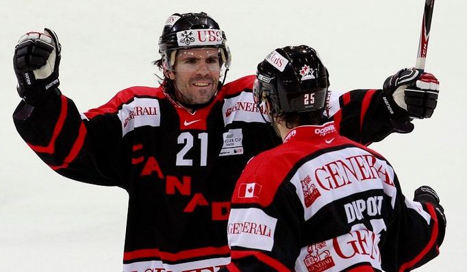 Spengler Cup: Sparta - Kanada: Micki Dupont Cory Murphy