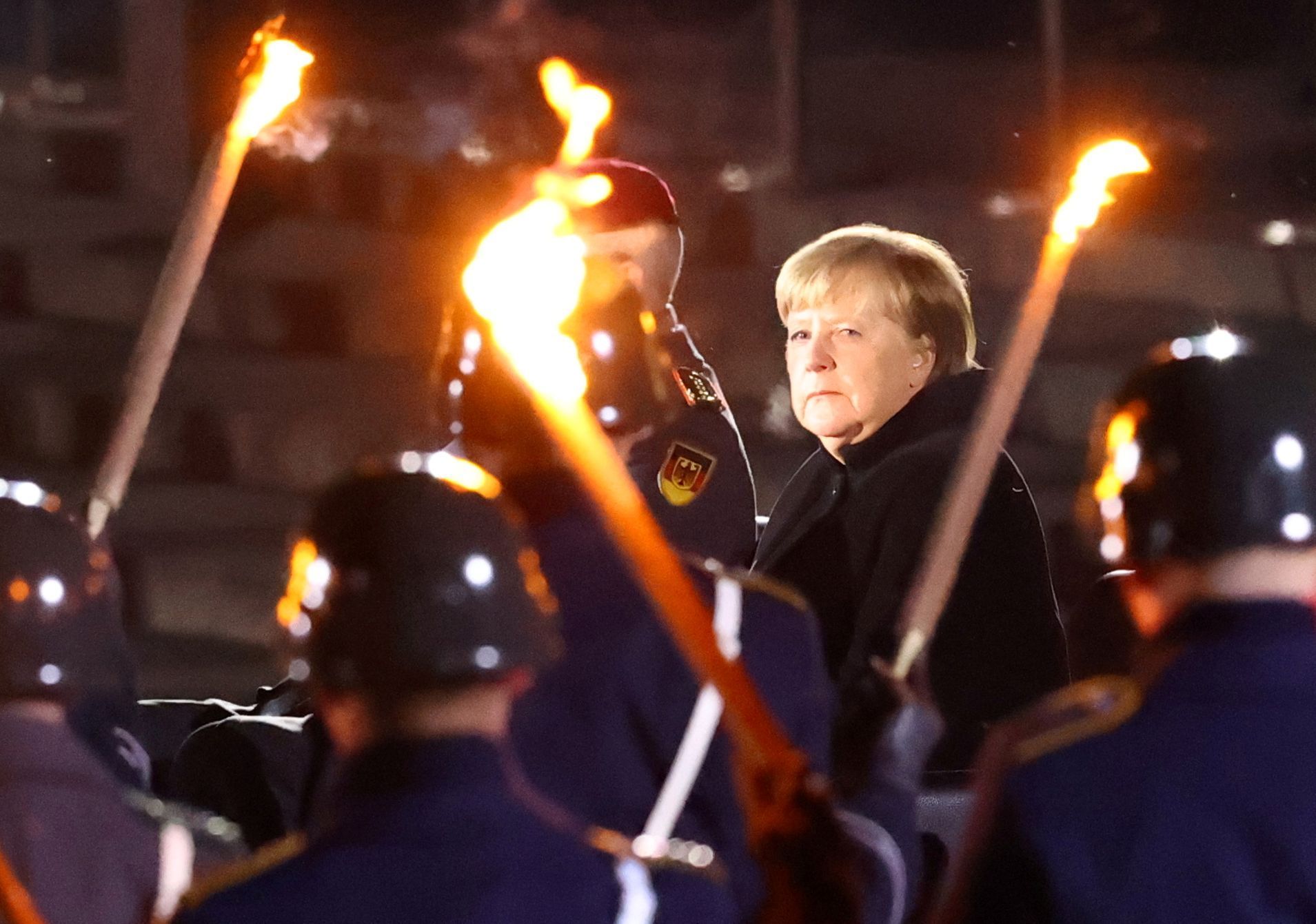 merkel, německo, rozloučení, berlín, vojenská přehlídka, kancléřka