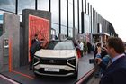 Lada představila na Mezinárodním ekonomickém fóru v Petrohradě své nové SUV Azimut. Jde o model v kategorii, kde Rusové dlouho chyběli a měli jen čistě terénní modely Niva Legend a Niva Travel. Nemělo by tedy jít o novou Nivu.