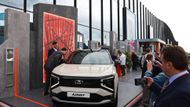 Lada představila na Mezinárodním ekonomickém fóru v Petrohradě své nové SUV Azimut. Jde o model v kategorii, kde Rusové dlouho chyběli a měli jen čistě terénní modely Niva Legend a Niva Travel. Nemělo by tedy jít o novou Nivu.