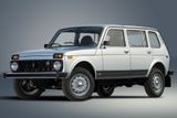 V roce 1995 se do nabídky poprvé dostalo pětidveřové provedení VAZ 2131. Technicky stejné jako třídveřový model, ovšem o 50 cm delší.