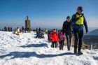 Zajímá je adrenalin, ne příroda. Agresivní turisté se v Krkonoších perou i s policií