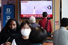 Severní Korea odpálila balistickou střelu, která přeletěla území Japonska