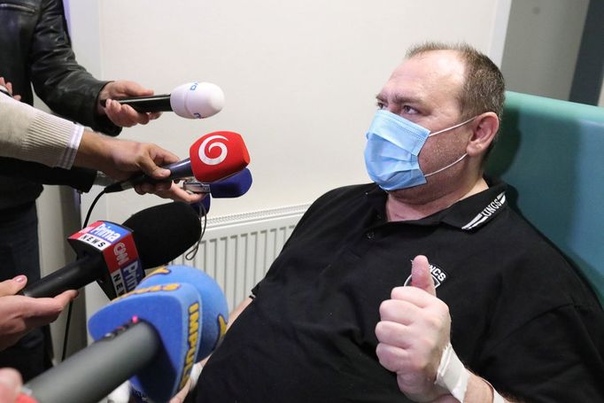 Třiapadesátiletý Robert Markovič léčený s covidem-19, který jako první v Česku dostal lék remdesivir, odešel z Všeobecné fakultní nemocnice do domácího léčení