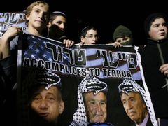 Olmert, Bush, Peres. Podle extrémní pravice proarabští komplicové teroru.