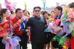 Kim Čong-un tloustne. Moc pije a kouří, rodinný boj o moc mu způsobuje stres