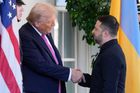 "Máte krásné sako, fakt stylové," chválil Zelenského Trump na summitu