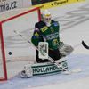 Hokej, extraliga, Zlín - Karlovy Vary: Tomáš Valenta dává gól na 2:1