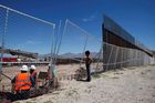 Tvůrci americké hry koupili pozemek na hranicích s Mexikem, aby zabránili Trumpovi ve stavbě zdi