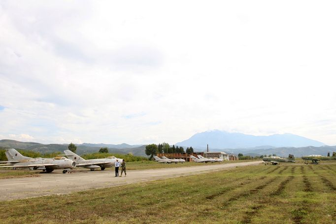 Albánská základna Kucovo, která je plná vraků letadel a zbraní ještě z éry SSSR, se má v budoucnosti stát stanovištěm NATO.