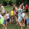 Balónková vodní bitva na Letné