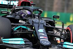 Hamilton uhájil v Imole pole position před piloty Red Bullu