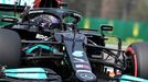 Lewis Hamilton v Mercedesu při kvalifikaci na Velkou cenu Emilia Romagny 2021