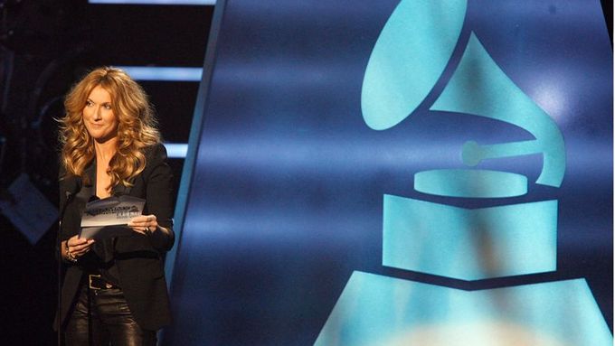 Celine Dion při vyhlašování nominací na Grammy