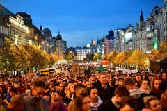 Tisíce lidí se sešly v centru Prahy, uctily památku obětí homofobní vraždy