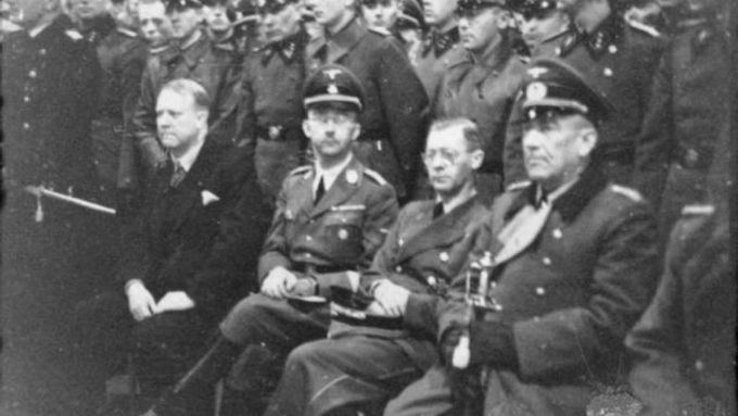 Vidkun Quisling (na kraji vlevo) s německými nacistickými předáky.