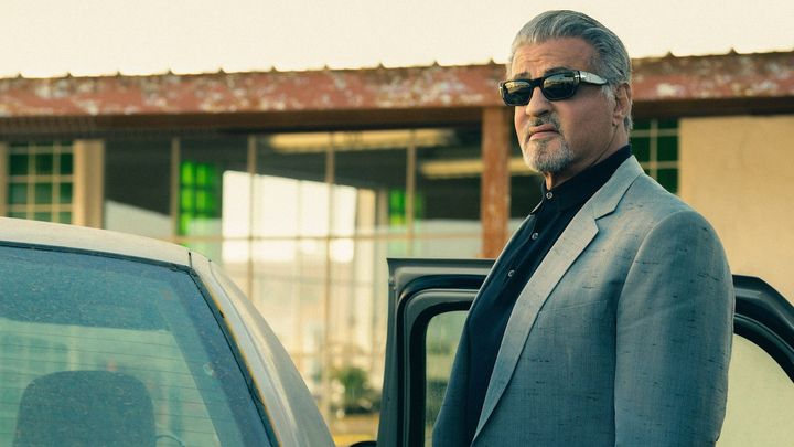 Stallone poprvé v televizi. Gangsterský seriál Tulsa King míchá násilí s nadhledem