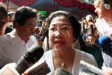Novináři pořizují rozhovor v Jakartě s bývalou prezidentkou Megawati Sukarnoputriovou, kandidátkou na prezidenta.
