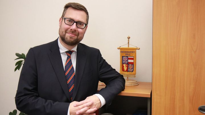 Nantl: Změna financování školníků a kuchařek je správná. Opozice nemá lepší plán