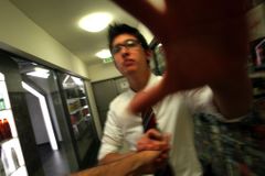 Až z obálek se policisté dozvídali, pro koho si půjdou