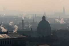V pěti krajích je znovu smogová situace, pražský magistrát vyzval řidiče, aby auta nechali doma