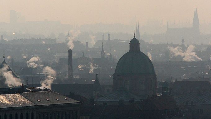 Praha zahalená do smogu