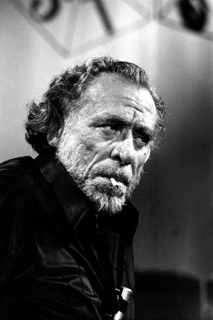 Americký spisovatel a básník Charles Bukowski během vystupování v talk show "Apostrophes" 21. září 1978 v Paříži.